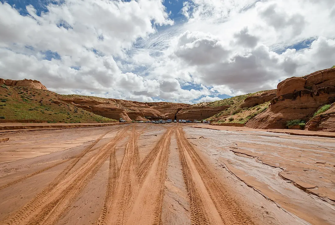 Earth road to Antelope Canyon 2013