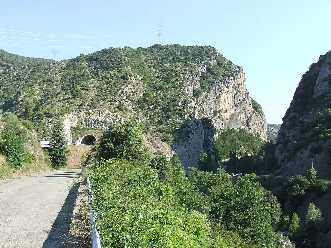 Conca de Dalt. Toralla i Serradell. Congost d'Erinyà i túnel