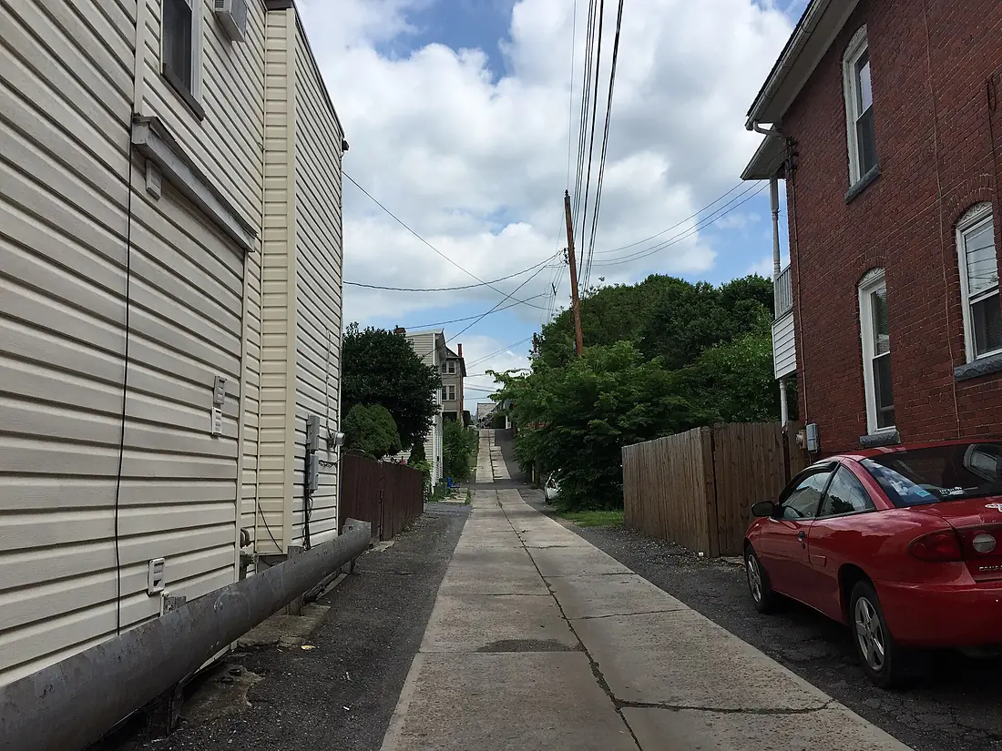 2016-06-25 11 45 13 View northeast along Pulaski Street at U.S. Route 40 Alternate (Henderson Street) in Cumberland, Allegany County, Maryland