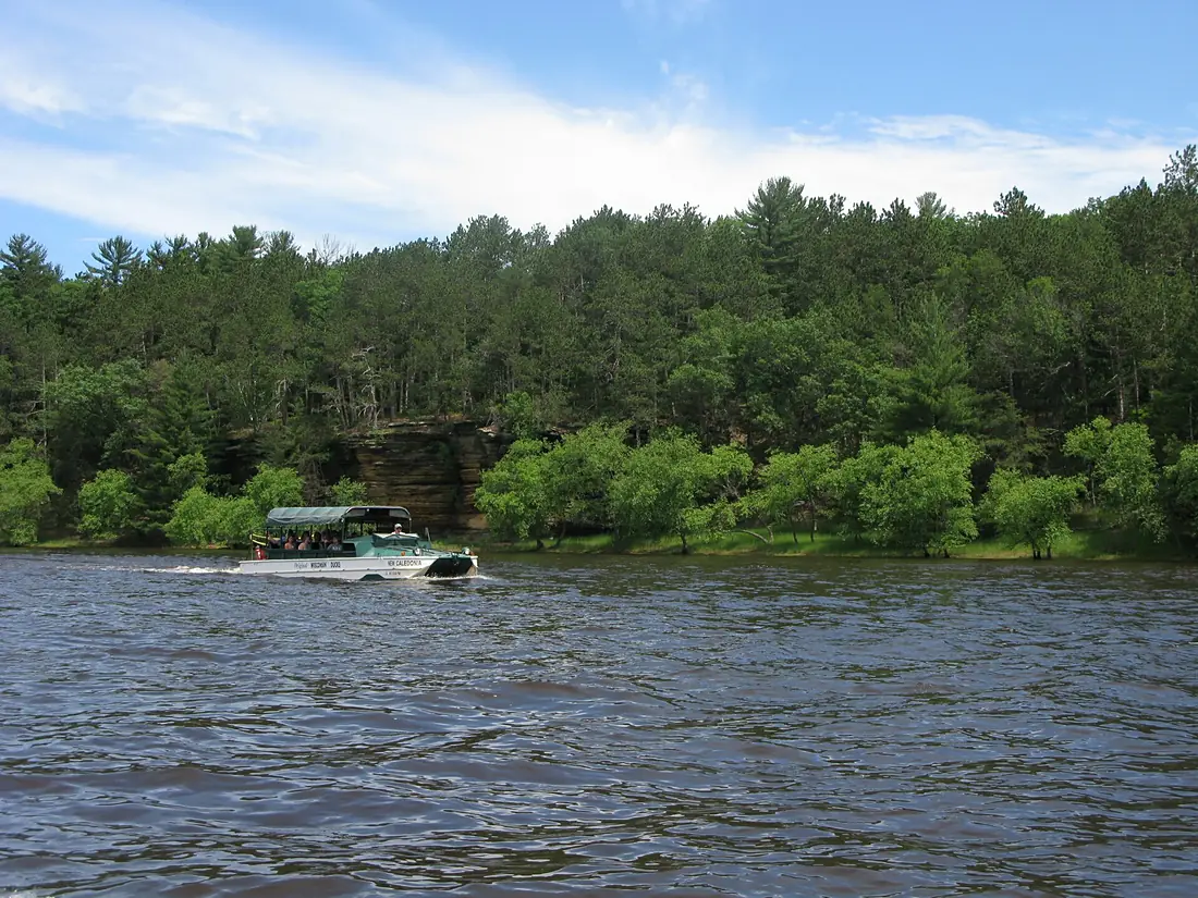 Wisconsin Dells boat tour