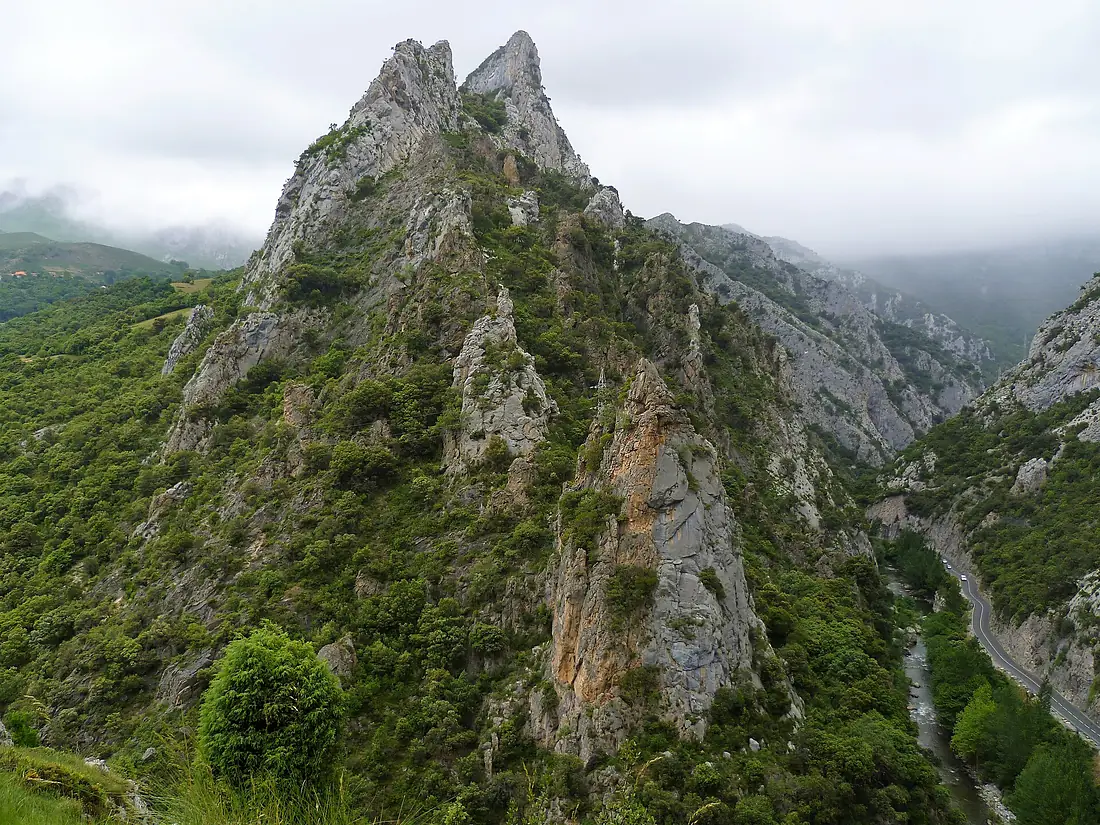 Desfiladero de la Hermida-Rio Deva-Cantabria-Spain