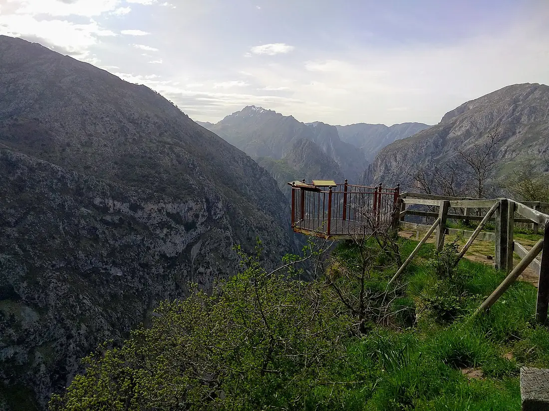 Mirador de Santa Catalina, Desfiladero de La Hermida