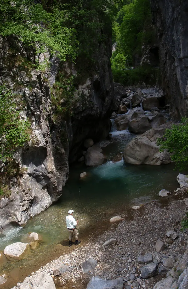 Fishing in a gorge - panoramio