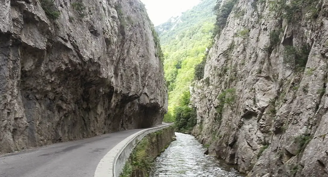 Dans les Gorges de Saint-Georges, très impressionnantes - panoramio
