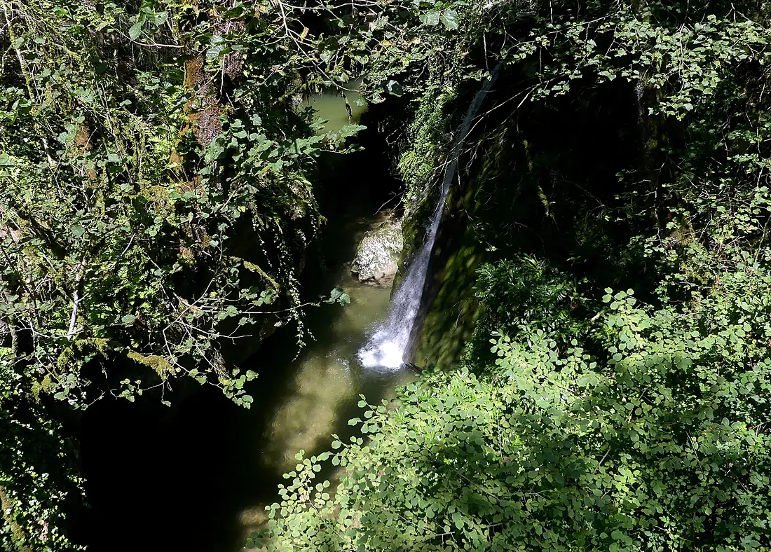 Cascade des Gents dans les gorges du Sierroz (été 2021)