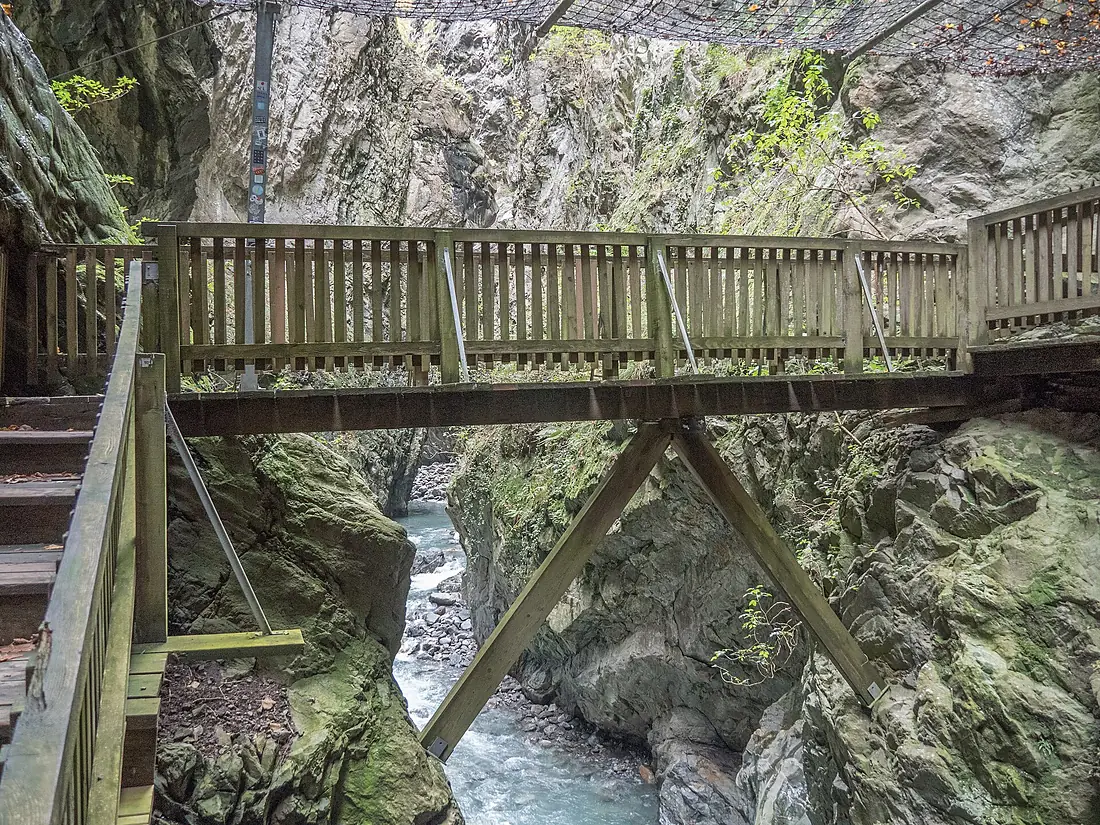 Oberer Holzsteg in der Trientschlucht über den Trient, Vernayaz VS 20241019-jag9889