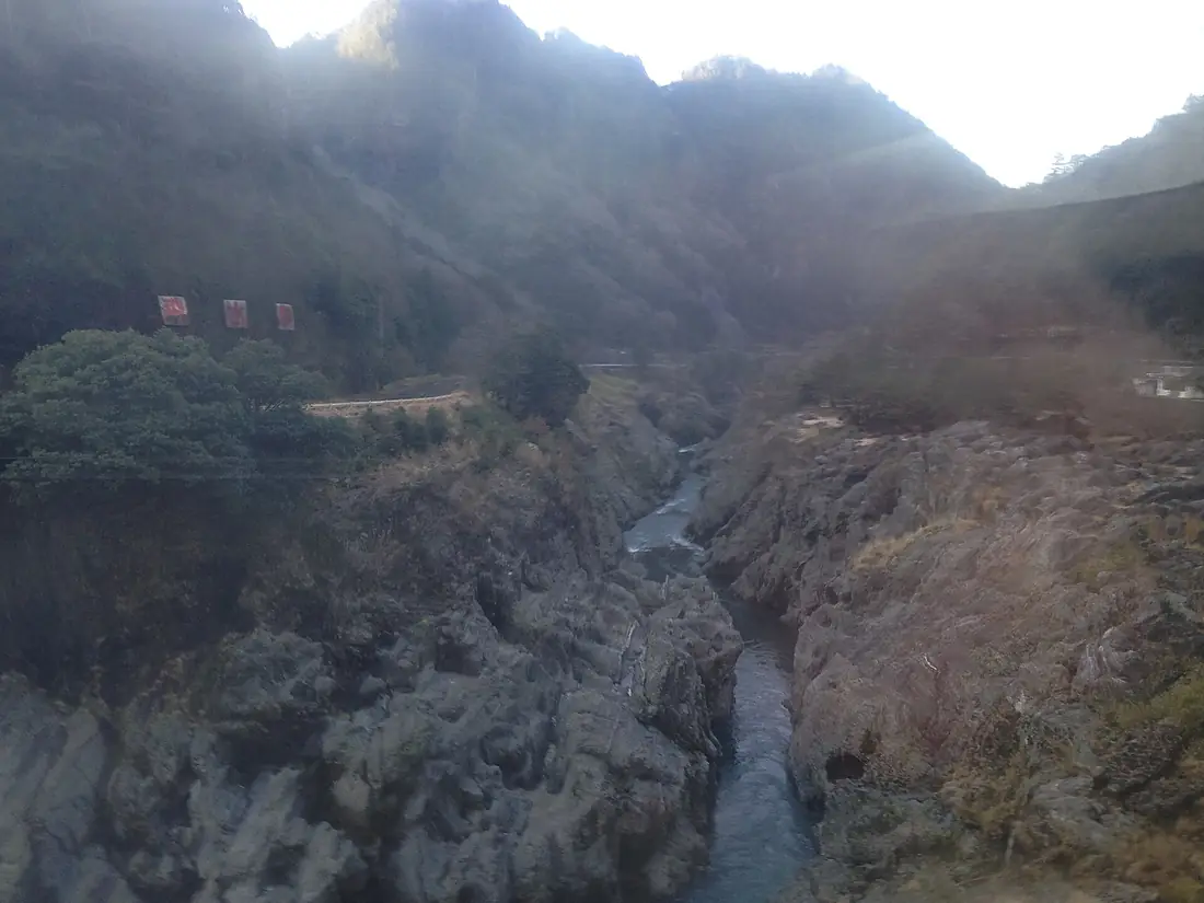Hisuikyo Valley from Express "Hida" of Takayama Main Line 20150124-1