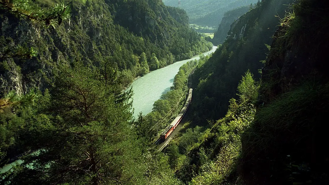 Arlbergbahn km052 Innschlucht Pitze20010926 regio2