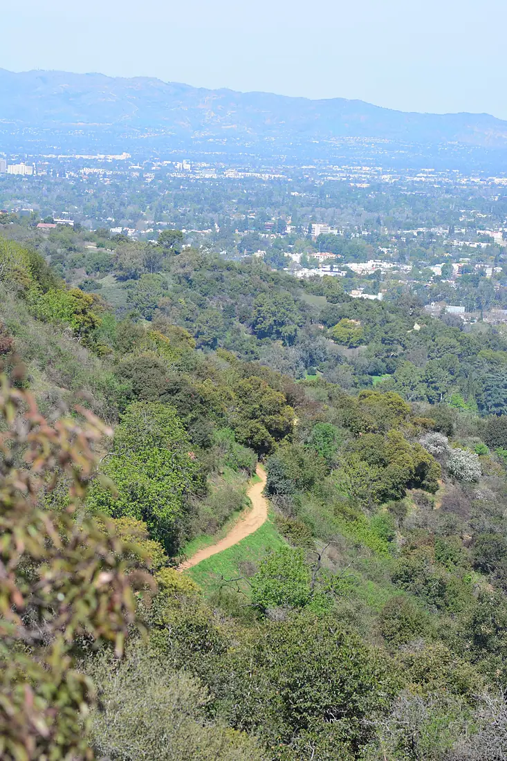 Betty B. Dearing trail seen from Nancy Hoover Pohl Overlook at Fryman Canyon, Los Angeles 01