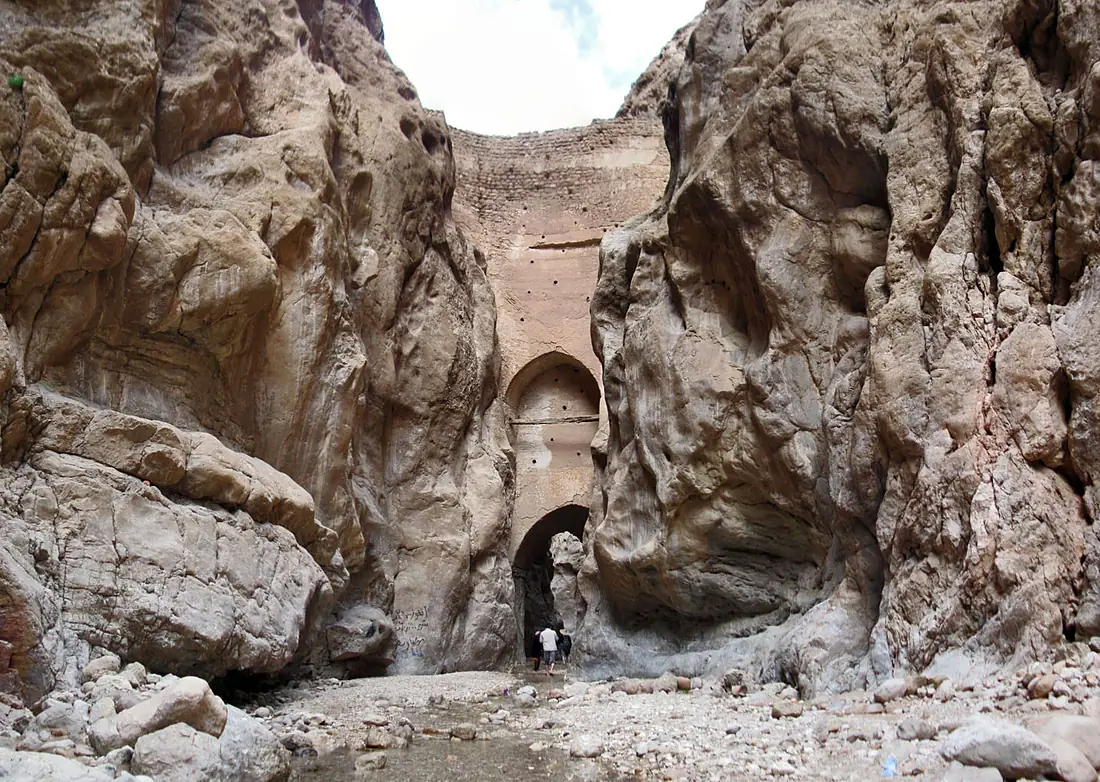 The oldest arch dam in the world(Tagh E Shah Abbas), سد یا طاق شاه عباس قدیمی ترین و نازک ترین سد جهان - panoramio