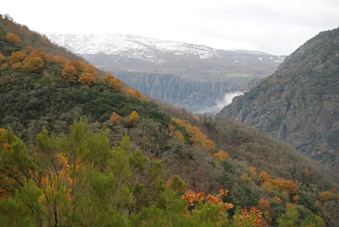 Canon do Sil-Indo polo sendeiro de Sta Cristiña. - panoramio