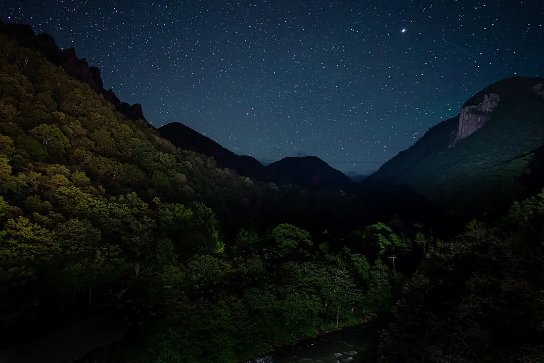 Night sky over Sounkyo Canyon (52266121468)