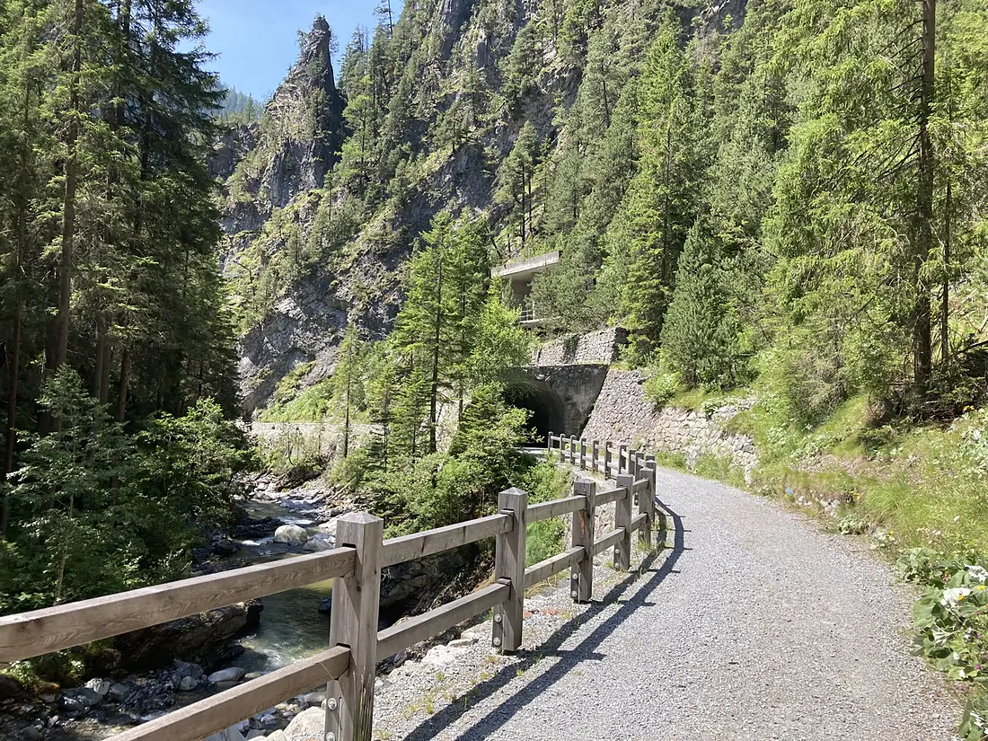 Alte Kantonsstrasse in der Zügenschlcuht